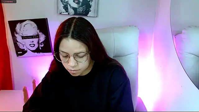 Snapshot of SamanthaRoldaan chatting on 02-25-26, 02:16 SamanthaRoldaan online show from 02-25-26, 02:16