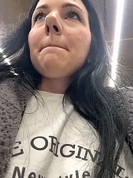 Snapshot of naughty_lucifer chatting on 11-12-25, 12:05 naughty lucifer online show from 11-12-25, 12:05