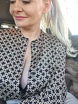 Snapshot of GjuliaX chatting on 11-19-25, 08:36 GjuliaX online show from 11-19-25, 08:36