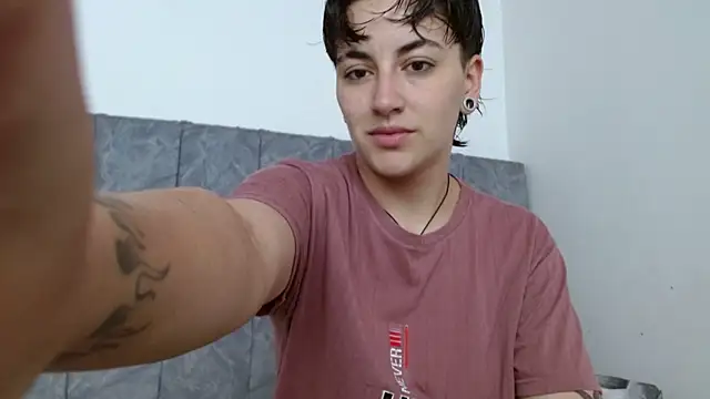 linda 33 online show from 10-10-25, 01:32