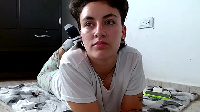 linda 33 online show from 10-17-25, 08:44