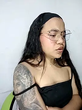 Snapshot of leila_22 chatting on 12-20-24, 01:11 leila 22 online show from 12-20-24, 01:11