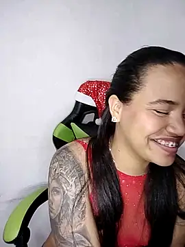 Snapshot of leila_22 chatting on 01-04-25, 12:05 leila 22 online show from 01-04-25, 12:05