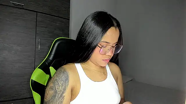 Snapshot of leila_22 chatting on 02-24-25, 01:42 leila 22 online show from 02-24-25, 01:42