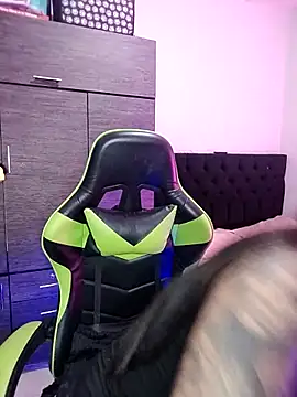 Snapshot of leila_22 chatting on 03-19-25, 03:19 leila 22 online show from 03-19-25, 03:19