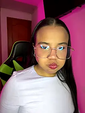 Snapshot of leila_22 chatting on 09-16-25, 06:25 leila 22 online show from 09-16-25, 06:25