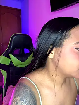 Snapshot of leila_22 chatting on 10-02-25, 07:48 leila 22 online show from 10-02-25, 07:48