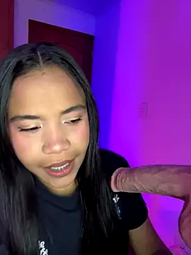 Snapshot of leila_22 chatting on 10-06-25, 07:50 leila 22 online show from 10-06-25, 07:50