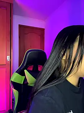 Snapshot of leila_22 chatting on 11-02-25, 07:33 leila 22 online show from 11-02-25, 07:33