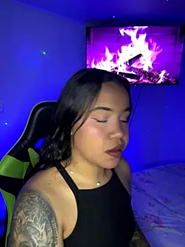 Snapshot of leila_22 chatting on 11-09-25, 07:17 leila 22 online show from 11-09-25, 07:17