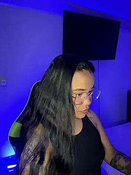 Snapshot of leila_22 chatting on 11-29-25, 08:06 leila 22 online show from 11-29-25, 08:06