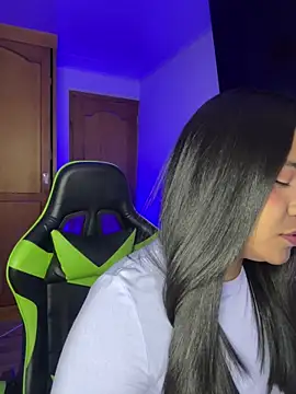 leila 22 online show from 04-20-26, 08:06