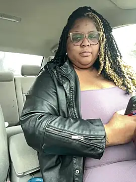 Snapshot of kweenxkarma chatting on 03-13-25, 01:32 kweenxkarma online show from 03-13-25, 01:32