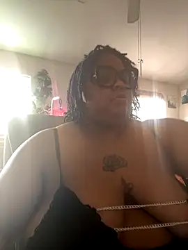 Snapshot of kweenxkarma chatting on 09-25-25, 08:34 kweenxkarma online show from 09-25-25, 08:34