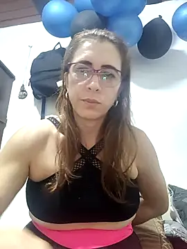 Snapshot of mademonsexy chatting on 09-20-25, 03:51 mademonsexy online show from 09-20-25, 03:51