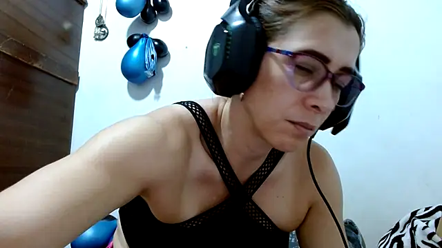 Snapshot of mademonsexy chatting on 10-10-25, 03:38 mademonsexy online show from 10-10-25, 03:38