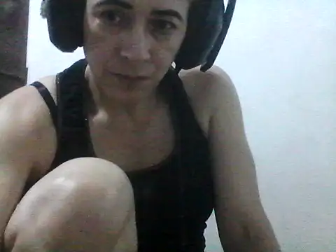 Snapshot of mademonsexy chatting on 10-21-25, 03:29 mademonsexy online show from 10-21-25, 03:29