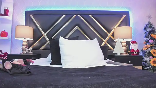 AdelaBrown online show from 12-17-24, 09:28