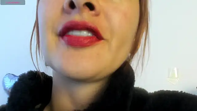 Snapshot of queen_fetish chatting on 05-20-26, 08:26 queen fetish online show from 05-20-26, 08:26