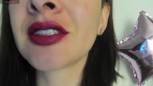Snapshot of queen_fetish chatting on 06-12-26, 10:36 queen fetish online show from 06-12-26, 10:36