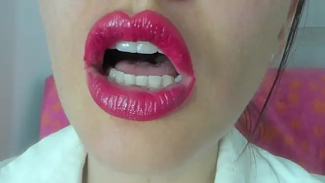 Snapshot of queen_fetish chatting on 07-04-26, 11:00 queen fetish online show from 07-04-26, 11:00