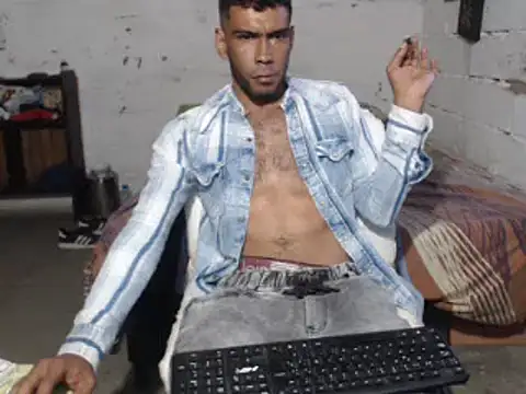 Snapshot of erik_alexander chatting on 03-12-25, 11:22 erik alexander online show from 03-12-25, 11:22