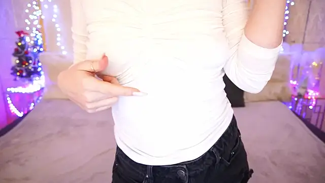 Snapshot of KimmmLi chatting on 12-28-24, 11:09 KimmmLi online show from 12-28-24, 11:09