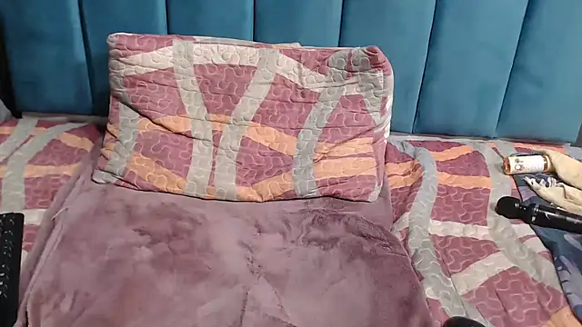 BLACKberry008 online show from 02-20-25, 06:28