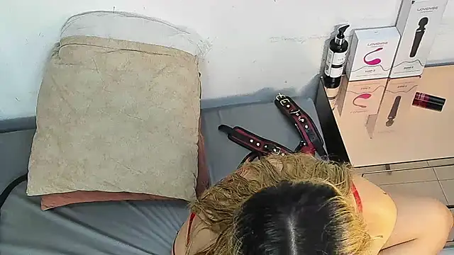 Snapshot of Barbie_girl_69 chatting on 11-06-25, 01:45 Barbie girl 69 online show from 11-06-25, 01:45