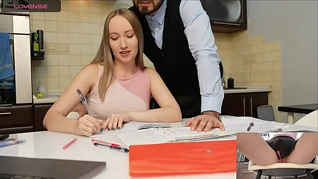 Snapshot of luxmuur chatting on 12-09-24, 06:35 luxmuur online show from 12-09-24, 06:35