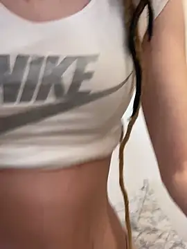 Snapshot of Elisa_Happylegs chatting on 02-07-25, 10:29 Elisa Happylegs online show from 02-07-25, 10:29