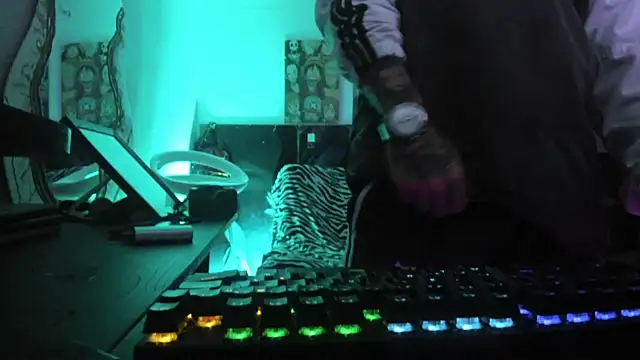 Snapshot of Sisoyalejo420 chatting on 12-04-25, 02:32 Sisoyalejo420 online show from 12-04-25, 02:32