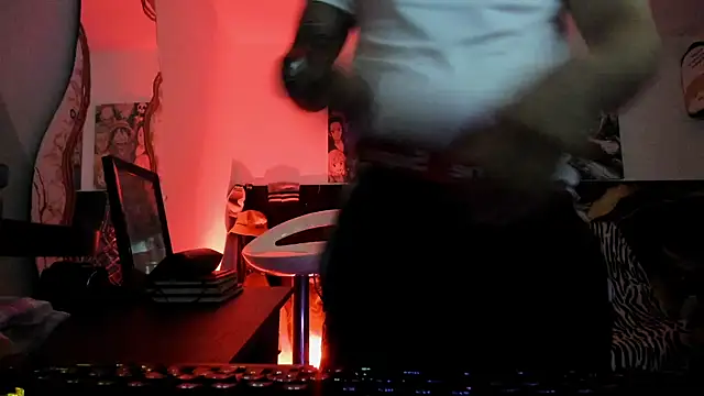 Snapshot of Sisoyalejo420 chatting on 12-15-25, 01:43 Sisoyalejo420 online show from 12-15-25, 01:43