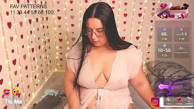 Mellyparker  online show from 03-10-26, 03:39