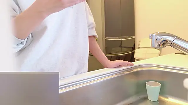 POCARI SWEAT online show from 02-05-26, 01:10