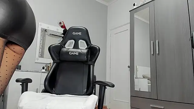 anisialuna  online show from 02-25-25, 06:58