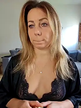 Snapshot of angela_88 chatting on 01-23-25, 10:54 angela 88 online show from 01-23-25, 10:54