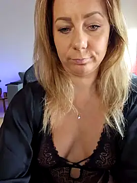 Snapshot of angela_88 chatting on 01-27-25, 03:50 angela 88 online show from 01-27-25, 03:50