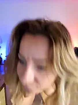 Snapshot of angela_88 chatting on 02-25-25, 10:39 angela 88 online show from 02-25-25, 10:39