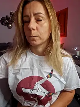 Snapshot of angela_88 chatting on 11-23-25, 09:20 angela 88 online show from 11-23-25, 09:20