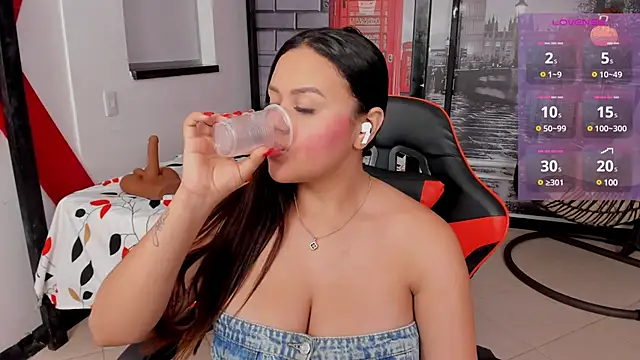 Snapshot of katia_bigboobs1 chatting on 01-14-25, 04:50 katia bigboobs1 online show from 01-14-25, 04:50