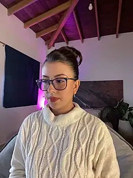 EmaSaenz online show from 02-05-25, 09:40