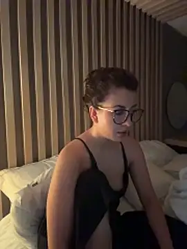 EmaSaenz online show from 03-07-26, 12:51