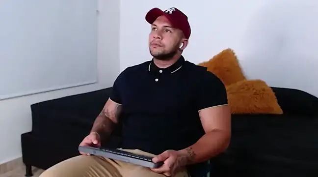 Snapshot of frank_myles chatting on 02-19-25, 12:35 frank myles online show from 02-19-25, 12:35