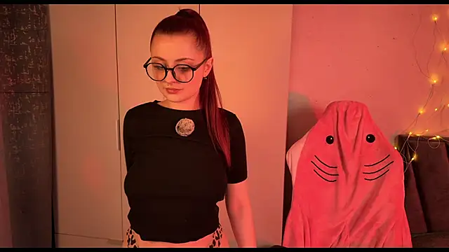 Snapshot of RozieRose chatting on 12-02-25, 02:28 RozieRose online show from 12-02-25, 02:28