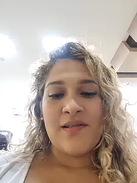 Sara smiiith211 online show from 01-08-25, 10:48