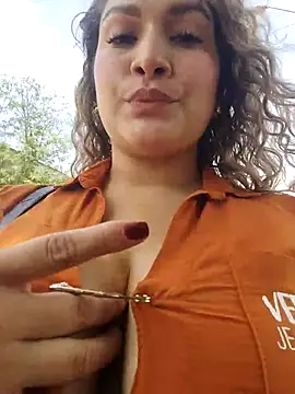 Sara smiiith211 online show from 04-06-26, 03:13