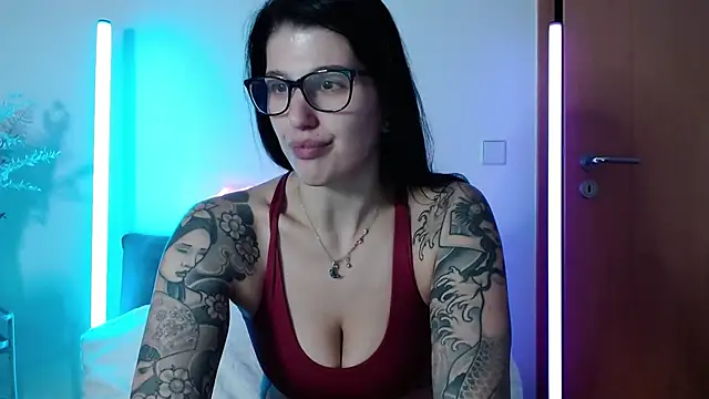 KiraKane1 online show from 12-20-24, 12:05