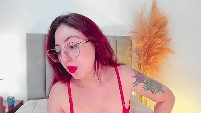 Snapshot of Emilywatsonn chatting on 01-09-25, 02:51 Emilywatsonn online show from 01-09-25, 02:51