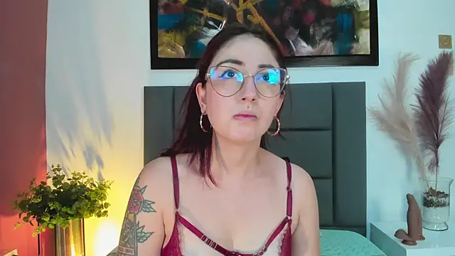 Snapshot of Emilywatsonn chatting on 09-16-25, 12:22 Emilywatsonn online show from 09-16-25, 12:22